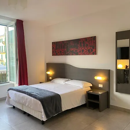 54 Rosselli Pensión 4*