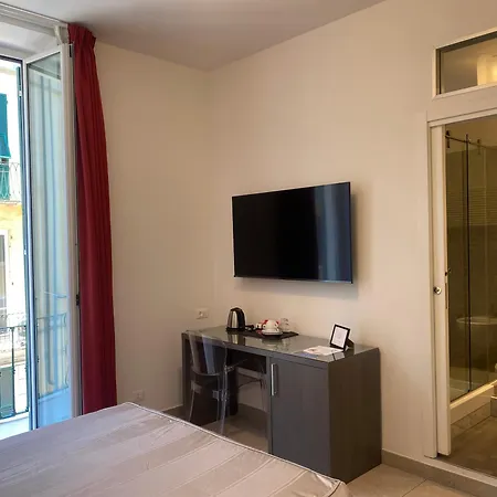 Pensión 54 Rosselli 4*